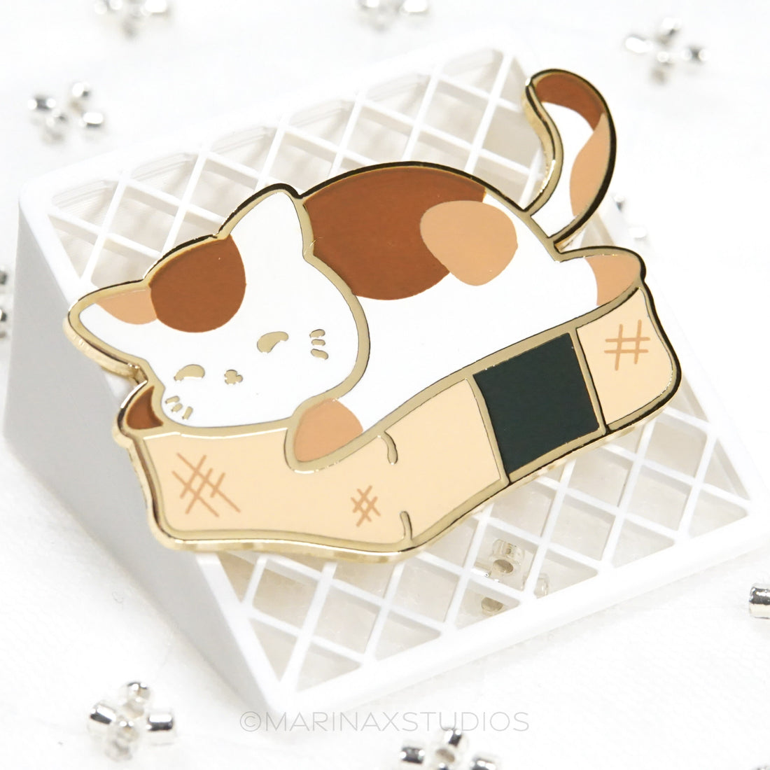 Isobe-yaki Enamel Pin - Cat